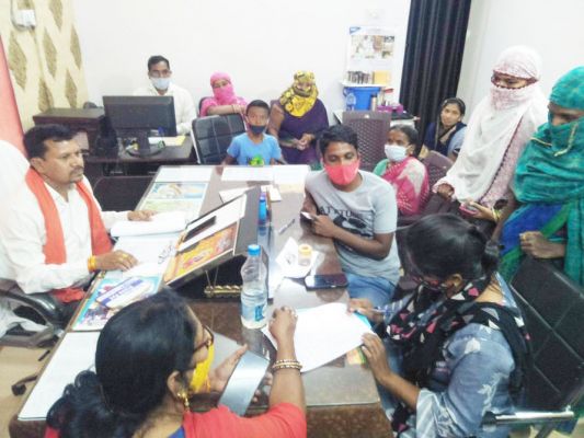 पीएम आवास की किस्तों के लिए हितग्राही लगा रहे चक्कर