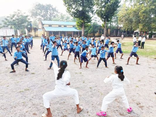 निशुल्क आत्मरक्षा व कराते प्रशिक्षण शिविर का समापन