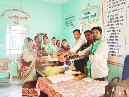 मानिकचौरी में मितानिनों का सम्मान