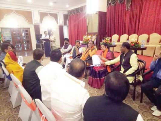 पुरंदेश्वरी का सवाल, प्रत्याशियों ने नाम वापस क्यों लिए...