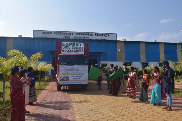 चंपावत ने दो करोड़ के कपड़ों को किया रवाना
