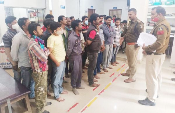 एक साथ कई वार्ड, मोहल्ले में पुलिस की दबिश, दो दर्जन से अधिक पर प्रतिबंधात्मक कार्रवाई