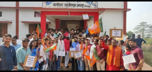 16 सूत्रीय मांगों को लेकर युवा मोर्चा का हल्ला बोल, अभनपुर एसडीएम को ज्ञापन सौंपा