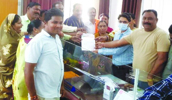 समस्याओं को ल भाजपा पार्षद दल की आयुक्त से चर्चा