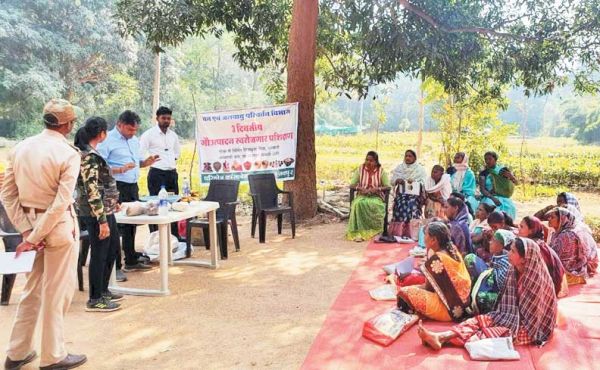 स्व सहायता समूह की महिलाओं को प्रशिक्षण