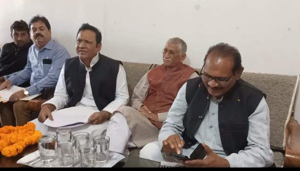 स्कूल शिक्षा मंत्री पहुंचे लखनपुर, कई विषयों पर चर्चा