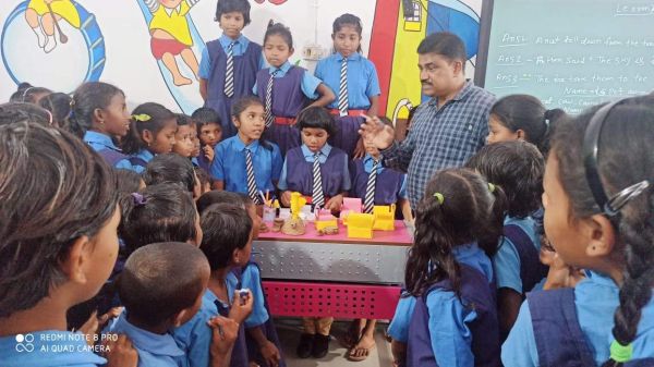 मॉनिटरिंग से आने लगी स्कूलों में कसावट     