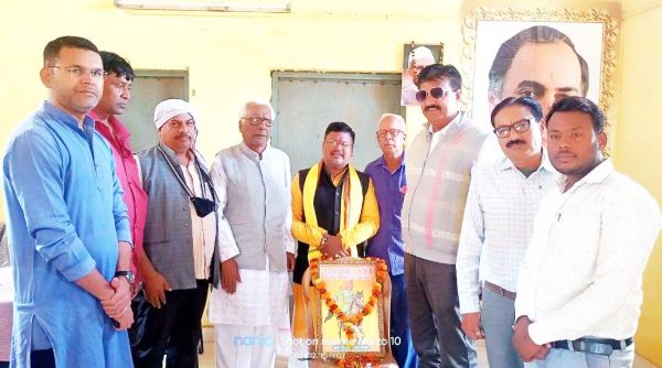 शहर कांग्रेस ने दी शहीद वीरनारायण को श्रद्धांजलि