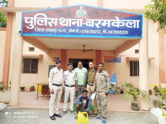 10 लीटर महुआ शराब के साथ एक बंदी