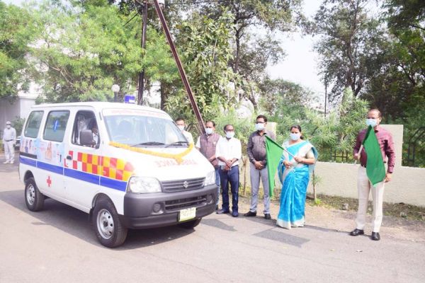 विधायक छन्नी ने 5 एम्बुलेंस को दिखाई हरी झंडी