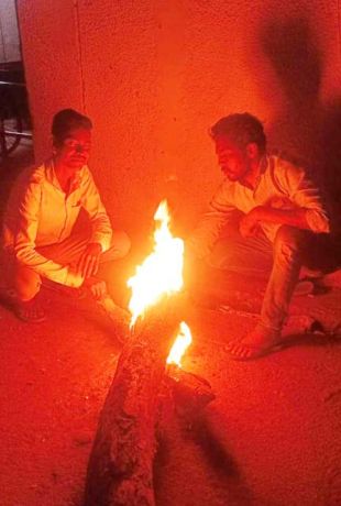 निगम ने शहर में दी अलाव की सुविधा