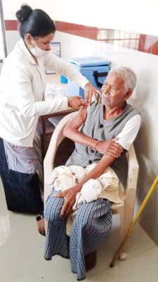 देर रात तक होता रहा टीकाकरण, निर्धारित लक्ष्य से अधिक 1 लाख 16 हजार 710 लोगों ने लगवाया टीका