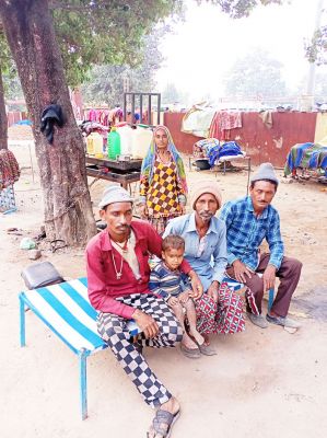 5 साल होते ही स्कूल भेजने के बजाय काम सीखाते हैं खानाबदोश लोहार