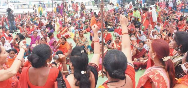 आंगनबाड़ी कार्यकर्ता-सहायिकाओं का आंदोलन जारी