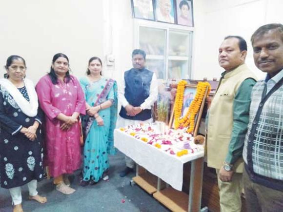 शहीद वीर नारायण सिंह सच्चे देशभक्त व गरीबों के मसीहा थे