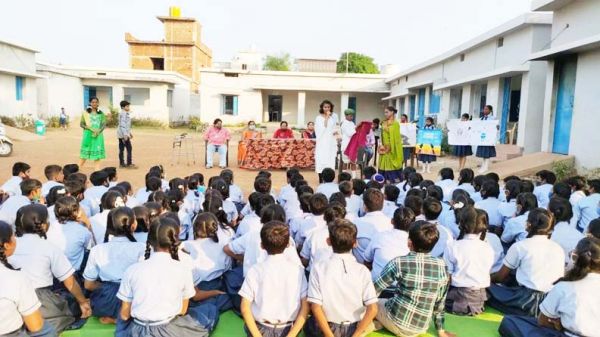 मानव अधिकार दिवस पर स्वामी आत्मानंद इंग्लिश स्कूल में विविध कार्यक्रम    