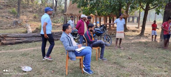 सडक़-पानी की समस्या से जूझ रहे दूरस्थ गांव जुजडाँड़ पहुंचे एसडीएम, सुनीं ग्रामीणों की समस्याएं