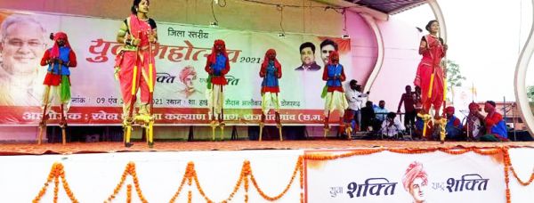 युवा महोत्सव में विजेता प्रतिभागी एवं टीम सम्मानित