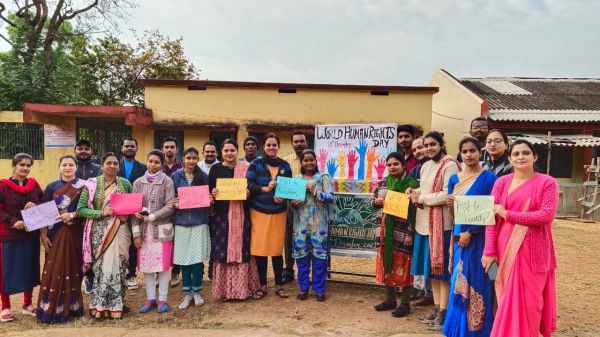 स्वामी आत्मानंद स्कूलों की स्पर्धाओं में एकल गायन में तोकापाल के मयंक ने मारी बाजी