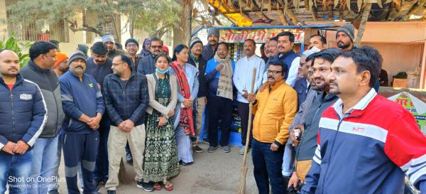 विश्वनाथ कॉरिडोर के लोकार्पण से पूर्व शहर में निकली भव्य प्रभात फेरी