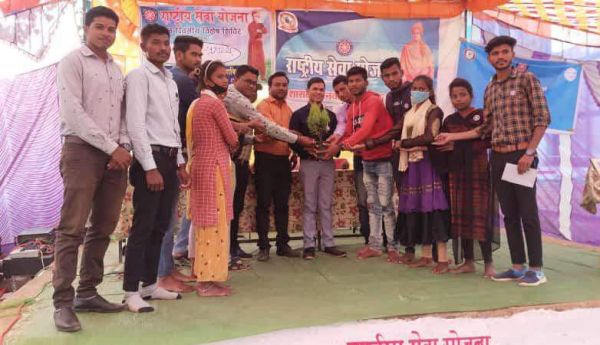 बौद्धिक परिचर्चा में व्यक्तित्व विकास पर व्याख्यान