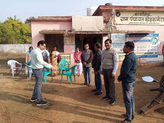 जागरूकता अभियान चलाते हुए गांव-गांव टीकाकरण शिविर का आयोजन