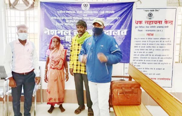 अलग रह रहे दंपत्ति व सगी बहनों को लोक अदालत ने किया एक