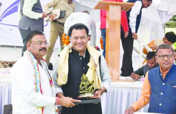 समाजसेवी अंजुम अल्वी का सम्मान