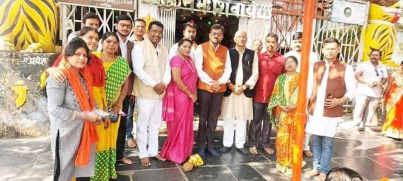 पूर्व सांसद ने महादेव की पूजा-अर्चना कर की क्षेत्र की खुशहाली की कामना