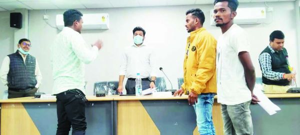 ईरागांव छात्रावास की मूलभूत समस्याओं को ले कलेक्टर से मिले जनपद सदस्य