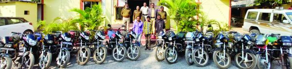 बाइक चोरी के 3 आरोपी बंदी, 16 गाडिय़ां बरामद