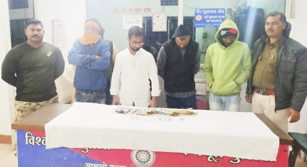 जुआ खेलते 6 जुआरी पकड़ाए, नगदी जब्त
