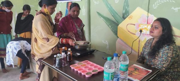 उड़ान आजीविका केन्द्र में महिलाओं को रोजगार मूलक प्रशिक्षण