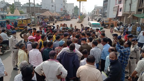 नंदई वार्डवासियों ने किया प्रदर्शन