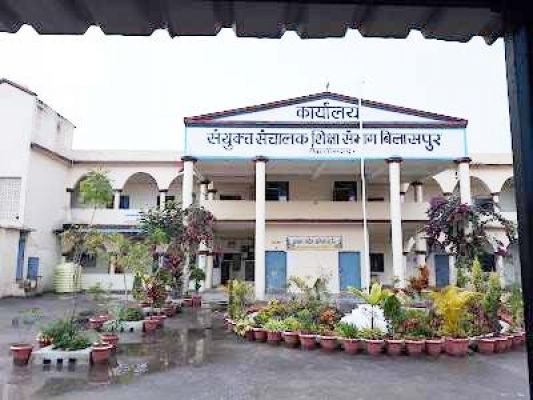 रिश्तेदार नौकरी में फिर भी दे दी अनुकंपा नियुक्ति, पांच शिक्षकों पर कार्रवाई