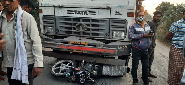 बेकाबू हाईवा ने बाईक सवार को कुचला, एक मौत