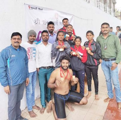 अंतर महाविद्यालय तैराकी में खेल गांव पुरई के तैराकों का रहा दबदबा