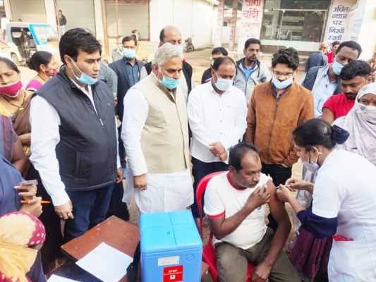 वैक्सीनेशन का महाभियान रात  8 बजे तक जारी रहा