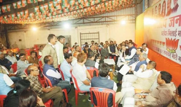  वार्ड प्रभारियों से प्रचार अभियान पर बृजमोहन ने की चर्चा