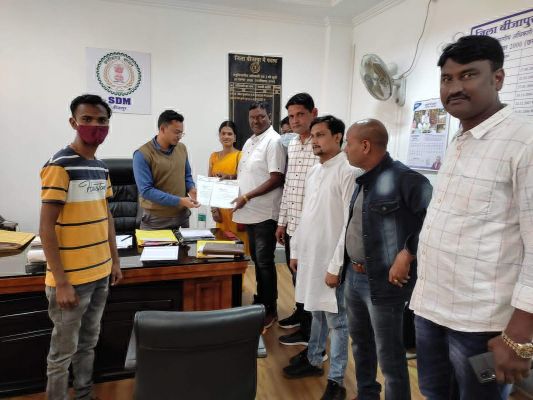 भैरमगढ़ के बाद अब भोपालपटनम के सरकारी कर्मियों पर लगा भाजपा के प्रचार करने का आरोप