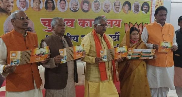 नेता प्रतिपक्ष कौशिक ने जारी किया रिसाली नगरीय निकाय का घोषणा पत्र