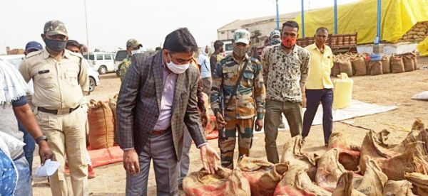 ढेकुना समिति के फड़ प्रभारी निलंबित, दो को नोटिस