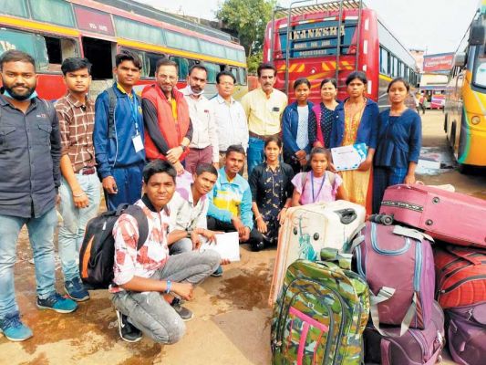 बिना बर्तन के भोजन बनाने की प्रतियोगिता में मिला प्रथम स्थान