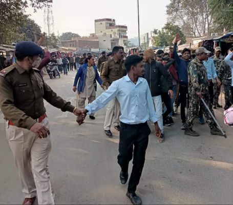 महाविद्यालय के प्रभारी प्राचार्य के निलंबन शून्य होने का विरोध