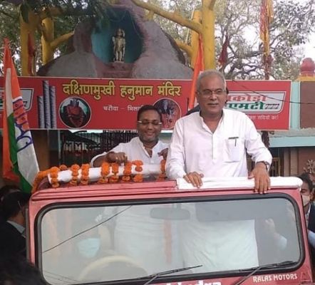 कांग्रेस प्रत्याशियों के लिए सीएम ने किया जनसंपर्क