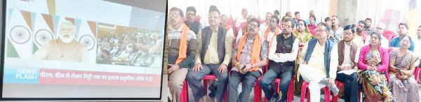 पीएम के शून्य बजट पर प्राकृतिक खेती की चर्चा को प्रोजेक्टर से देखा गया