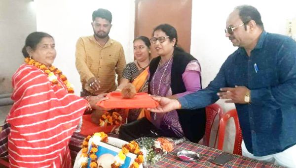 मेयर के हाथों मितानिनें हुईं सम्मानित