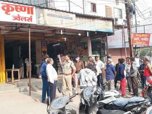 सराफा दुकान में लाखों की चोरी