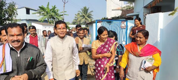 सोरी के समर्थन में मरकाम की मौजूदगी में निकाली रैली