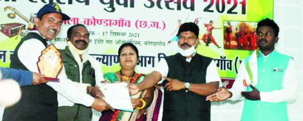 जिला स्तरीय युवा उत्सव, विजेताओं को पुरस्कार